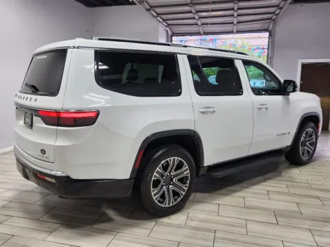 More photos of 2023 Jeep Wagoneer Series II at Torresdale Ave, PA
