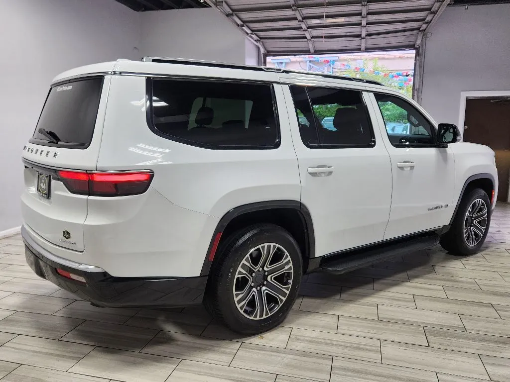 More photos of 2023 Jeep Wagoneer Series II at Torresdale Ave, PA