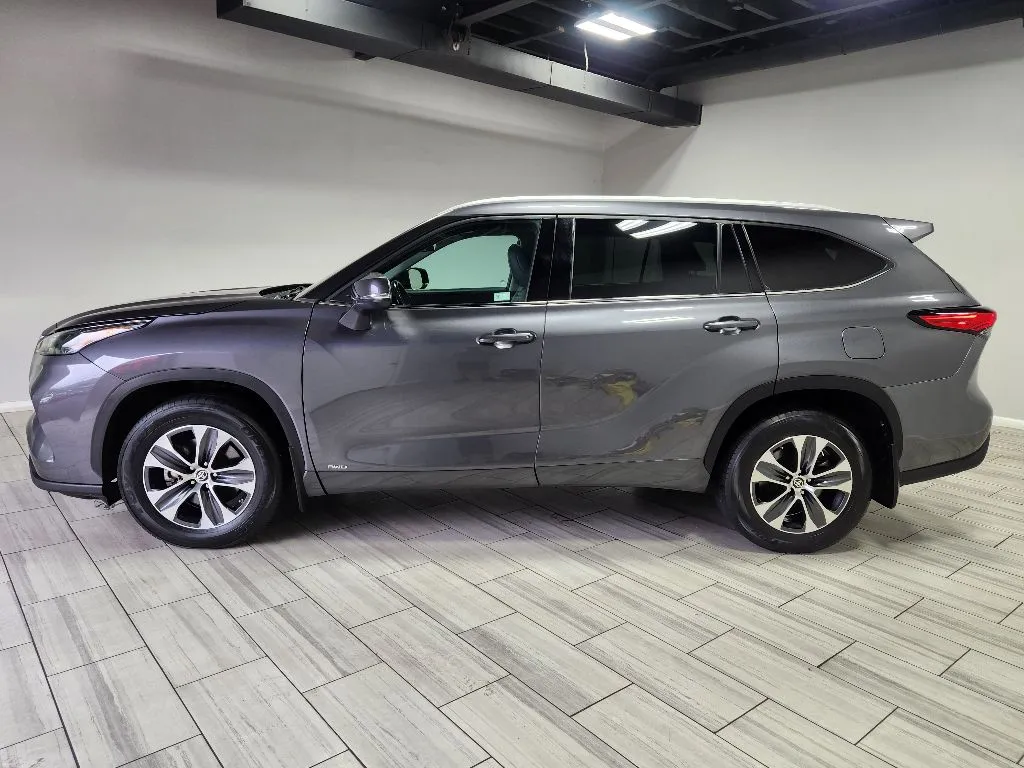 Photos of 2022 Toyota Highlander Hybrid Hybrid XLE for sale in Philadelphia, PA at Torresdale Ave