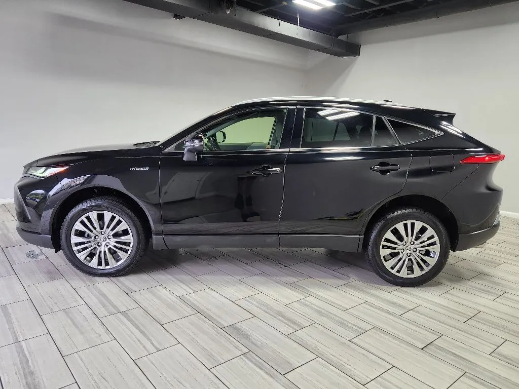 Photos of 2021 Toyota Venza XLE for sale in Philadelphia, PA at Torresdale Ave