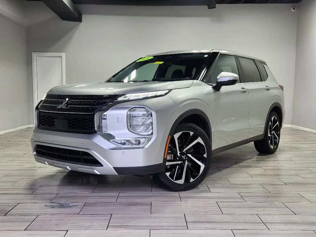 Silver 2024 Mitsubishi Outlander SE for sale in Philadelphia, PA