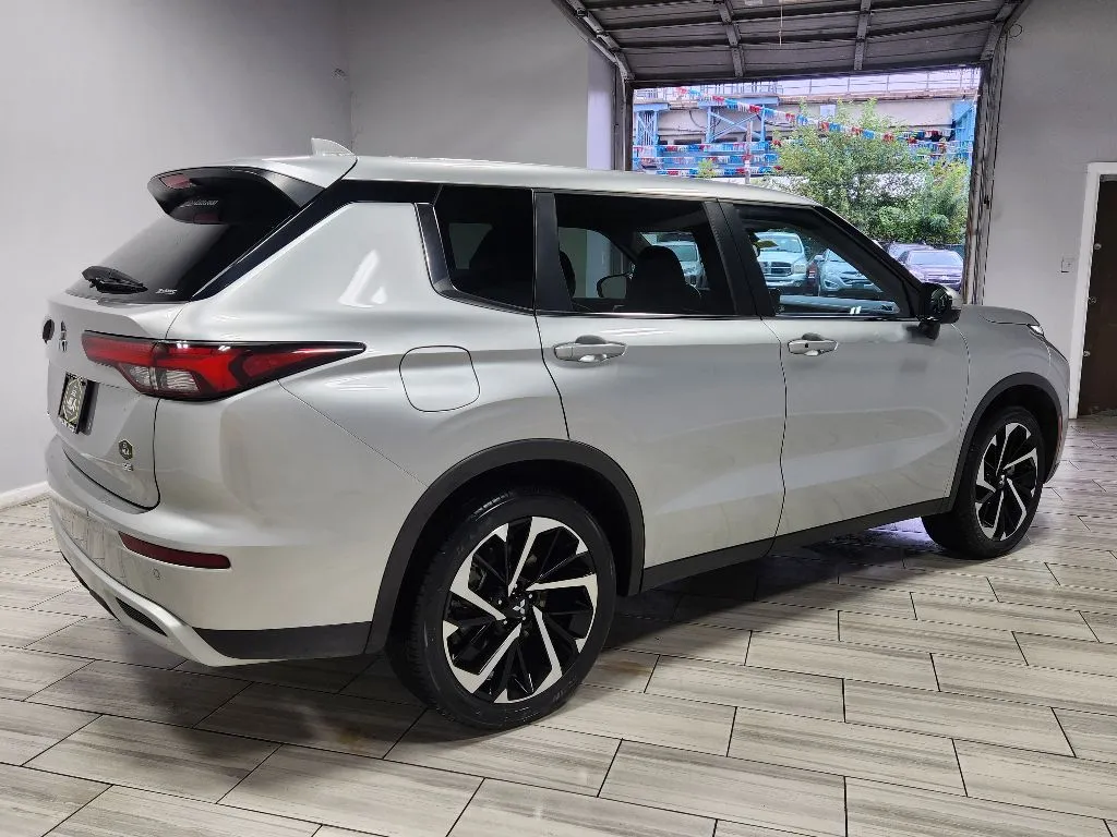 More photos of 2024 Mitsubishi Outlander SE at Torresdale Ave, PA