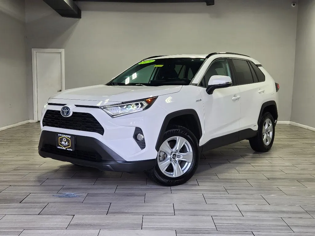 White 2020 Toyota RAV4 Hybrid XLE for sale in Philadelphia, PA