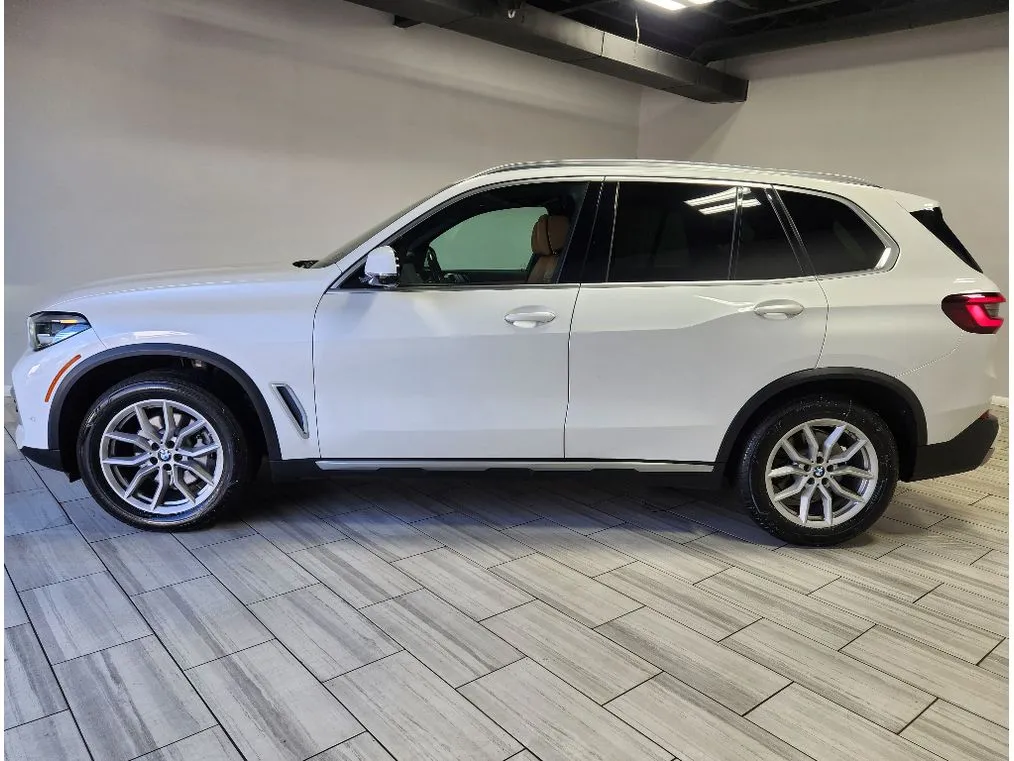 Photos of 2020 BMW X5 xDrive40i for sale in Philadelphia, PA at Torresdale Ave