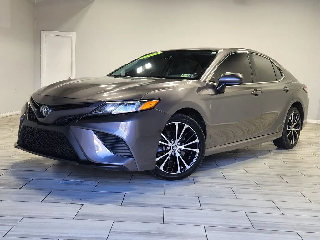 Gray 2019 Toyota Camry SE for sale in Philadelphia, PA