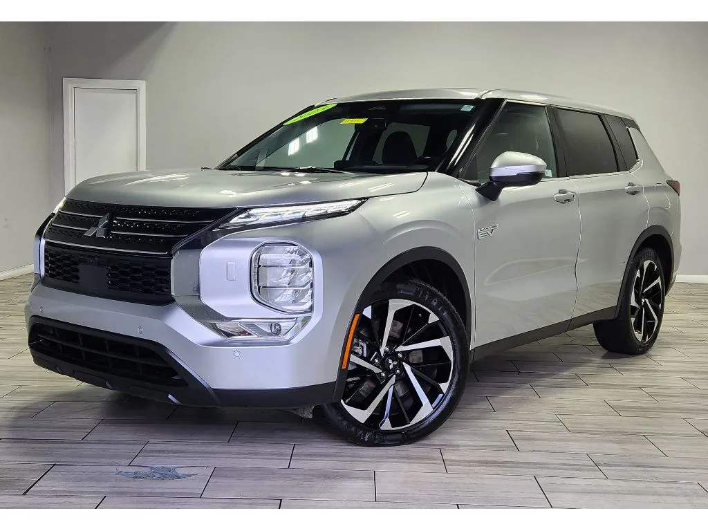Silver 2023 Mitsubishi Outlander PHEV SE for sale in Philadelphia, PA