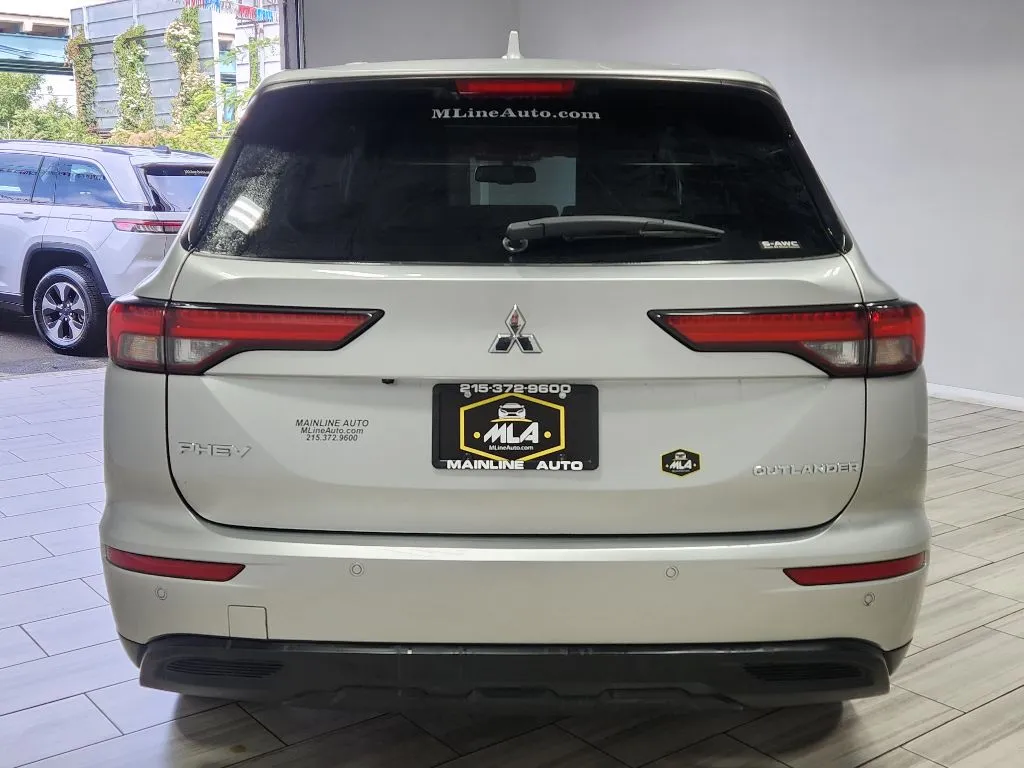 More photos of 2023 Mitsubishi Outlander PHEV SE at Torresdale Ave, PA