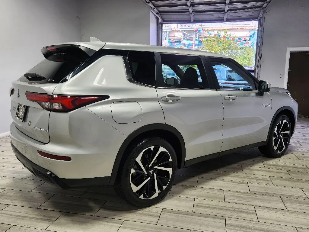 More photos of 2023 Mitsubishi Outlander PHEV SE at Torresdale Ave, PA