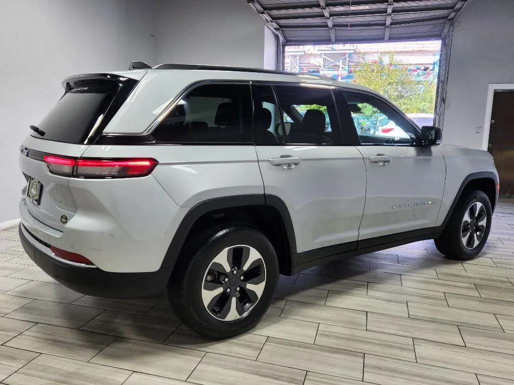 More photos of 2023 Jeep Grand Cherokee 4xe at Torresdale Ave, PA