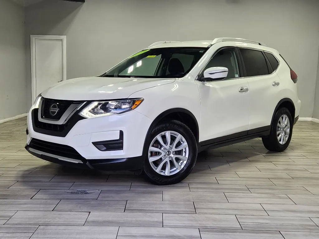 White 2019 Nissan Rogue SV for sale in Philadelphia, PA
