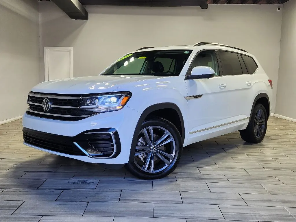 White 2021 Volkswagen Atlas 3.6L V6 SE w/Technology R-Line for sale in Philadelphia, PA