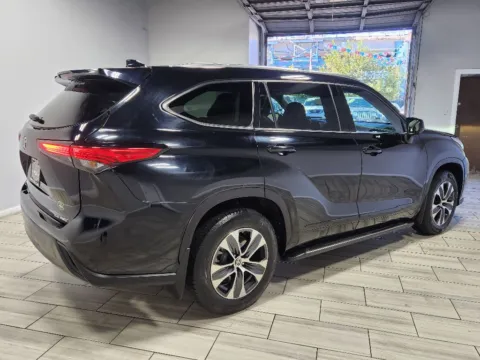 More photos of 2021 Toyota Highlander XLE at Torresdale Ave, PA
