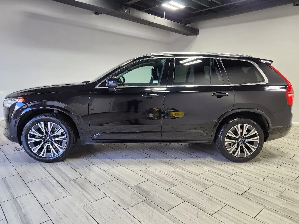Photos of 2022 Volvo XC90 Momentum for sale in Philadelphia, PA at Torresdale Ave