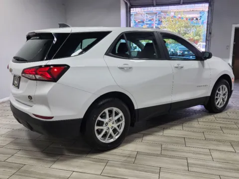 More photos of 2022 Chevrolet Equinox Base (1FL) at Torresdale Ave, PA