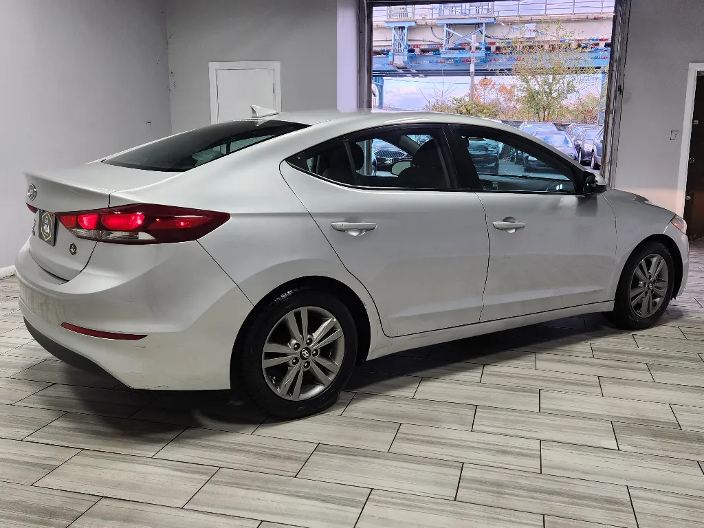 More photos of 2017 Hyundai Elantra SE at Torresdale Ave, PA