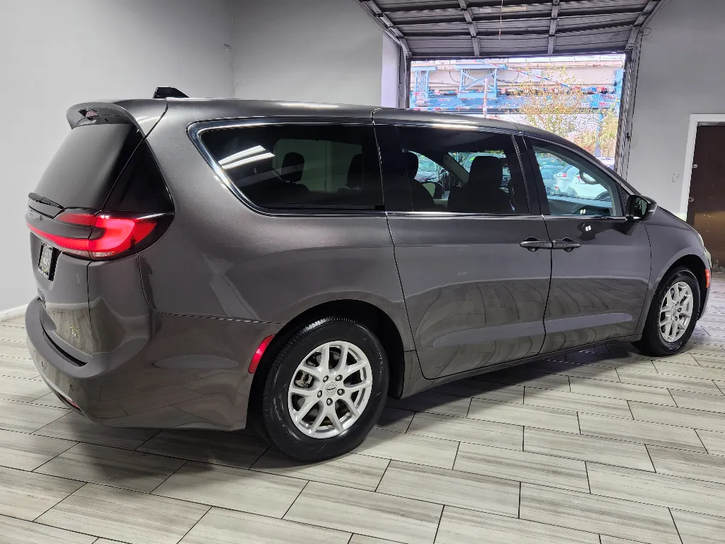 More photos of 2023 Chrysler Pacifica Touring L at Torresdale Ave, PA