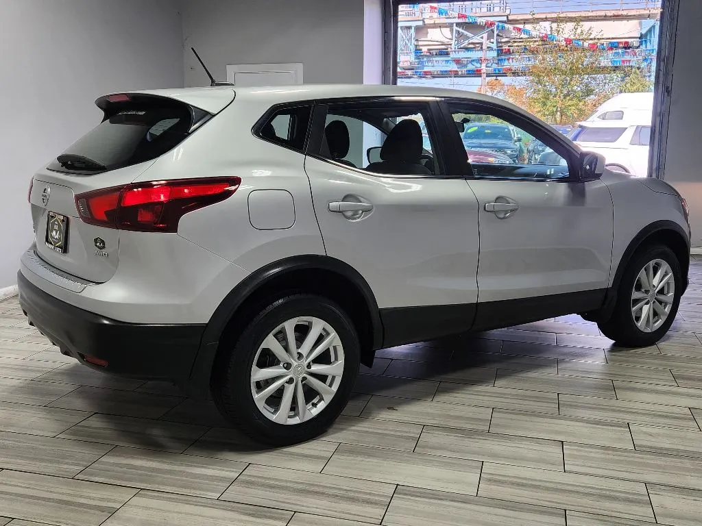 More photos of 2018 Nissan Rogue Sport S at Torresdale Ave, PA