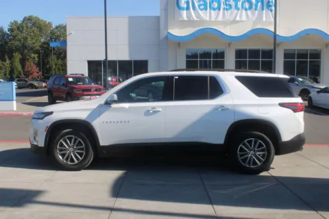 Photos of 2023 Chevrolet Traverse LT Cloth for sale in Gladstone, OR at Honda of Gladstone