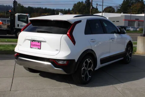 More photos of 2024 Kia Niro SX Touring at Honda of Gladstone, OR