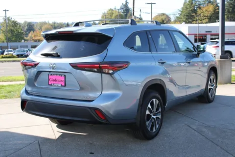 More photos of 2024 Toyota Highlander XLE at Honda of Gladstone, OR