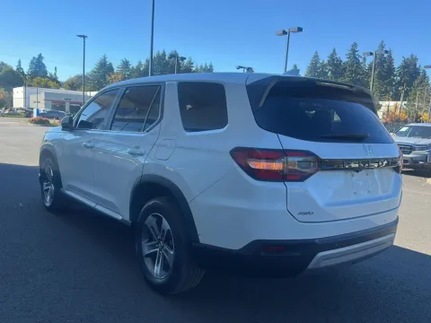 Photos of 2025 Honda Pilot EX-L for sale in Gladstone, OR at Honda of Gladstone