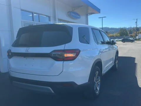 Another view of 2025 Honda Pilot EX-L for sale in Gladstone, OR at Honda of Gladstone