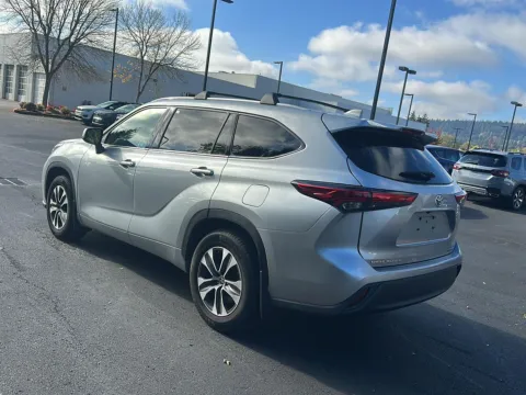 Another view of 2022 Toyota Highlander XLE for sale in Gladstone, OR at Honda of Gladstone