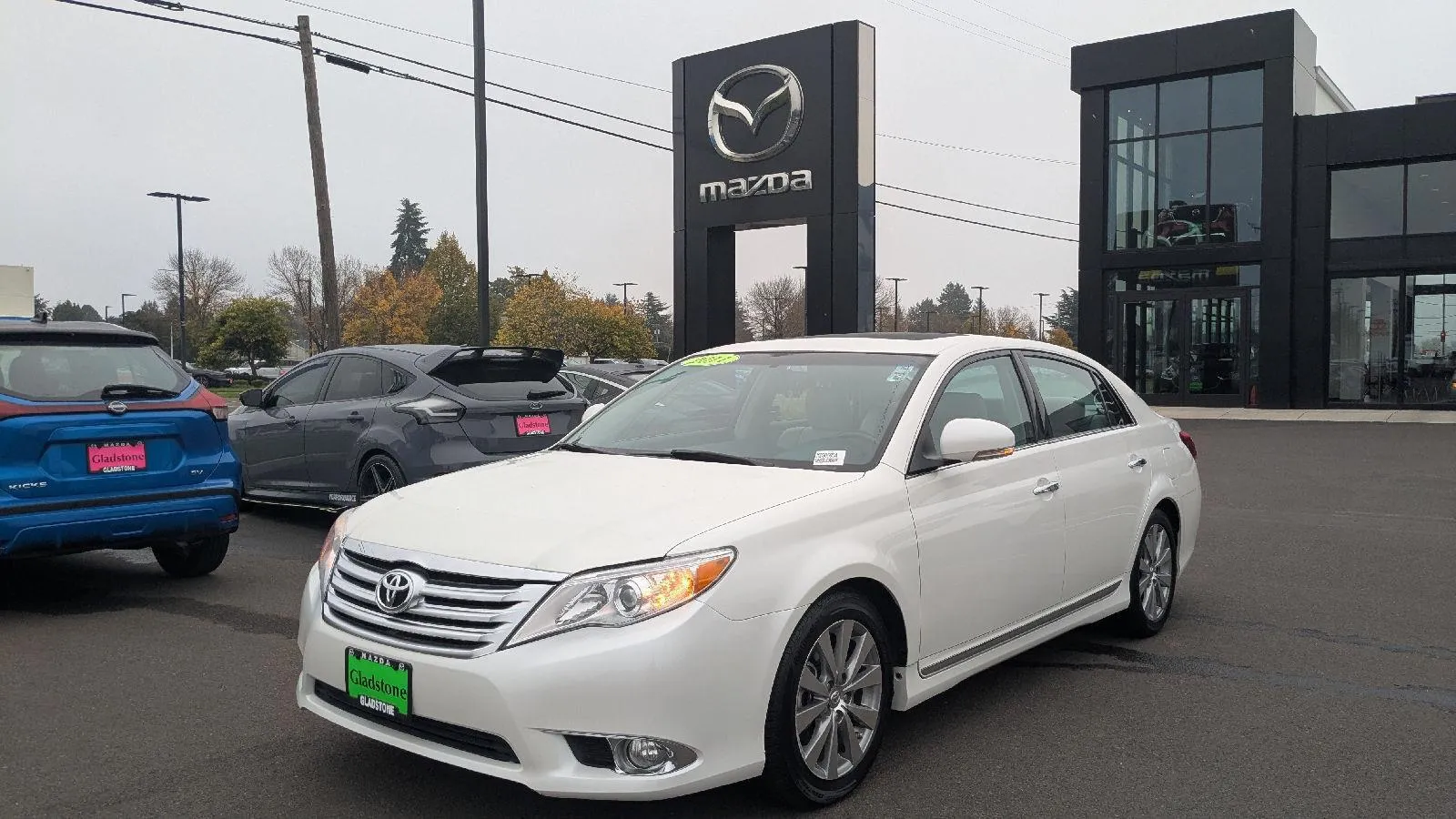 White 2011 Toyota Avalon Limited for sale in Gladstone, OR