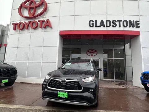 Black 2026 Toyota Highlander Platinum for sale in Gladstone, OR