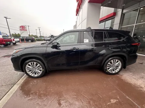 Another view of 2026 Toyota Highlander Platinum for sale in Gladstone, OR at Toyota of Gladstone