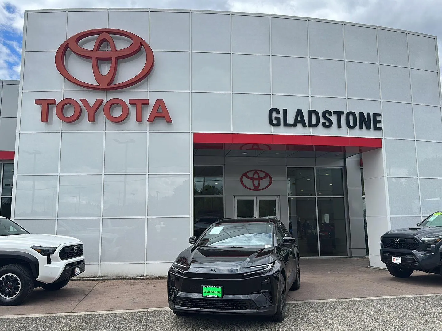 Black 2026 Toyota C-HR SE for sale in Gladstone, OR