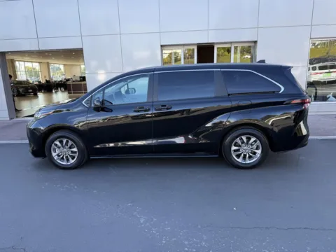 More photos of 2025 Toyota Sienna LE at Toyota of Gladstone, OR
