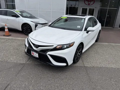 More photos of 2021 Toyota Camry SE at Toyota of Gladstone, OR