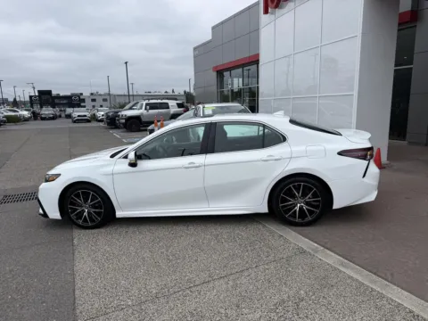 More photos of 2021 Toyota Camry SE at Toyota of Gladstone, OR