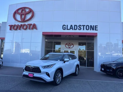 White 2026 Toyota Highlander Platinum for sale in Gladstone, OR