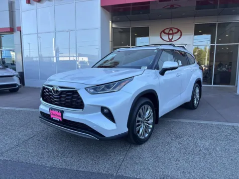 Photos of 2026 Toyota Highlander Platinum for sale in Gladstone, OR at Toyota of Gladstone