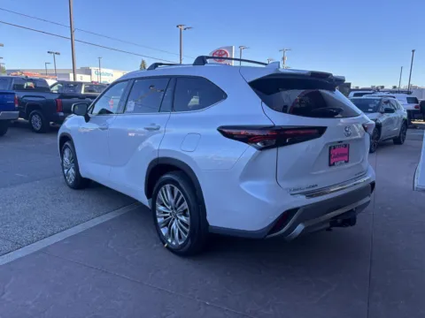 Another view of 2026 Toyota Highlander Platinum for sale in Gladstone, OR at Toyota of Gladstone