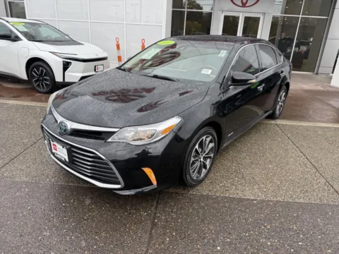 More photos of 2017 Toyota Avalon Hybrid XLE Plus at Toyota of Gladstone, OR