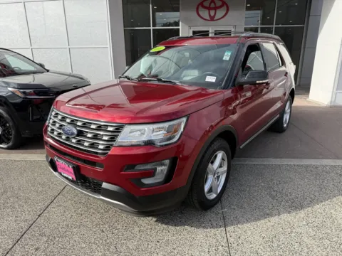 Photos of 2016 Ford Explorer XLT for sale in Gladstone, OR at Toyota of Gladstone
