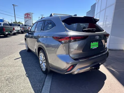 Another view of 2026 Toyota Highlander Platinum for sale in Gladstone, OR at Toyota of Gladstone