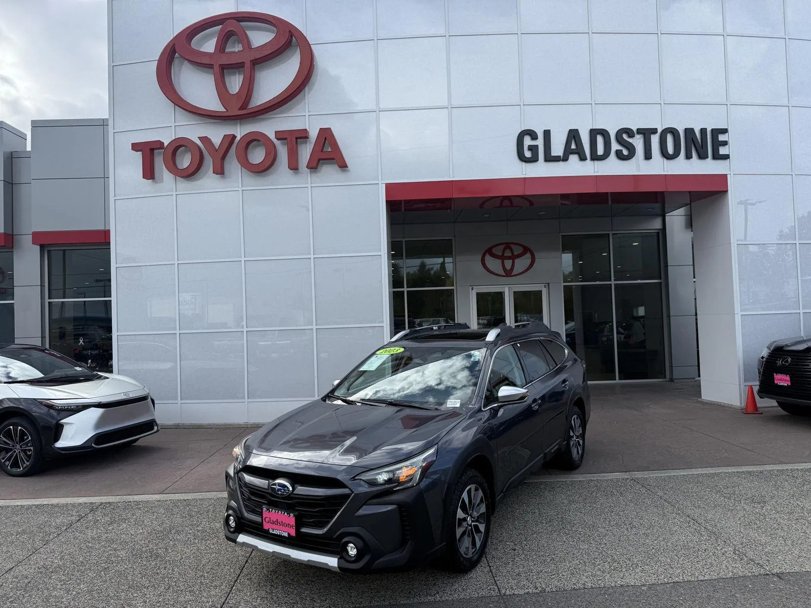 Gray 2023 Subaru Outback Touring XT for sale in Gladstone, OR