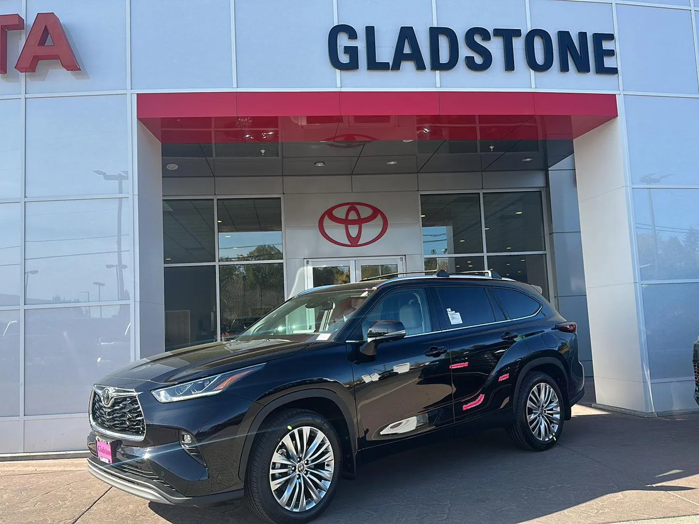 Black 2026 Toyota Highlander Platinum for sale in Gladstone, OR