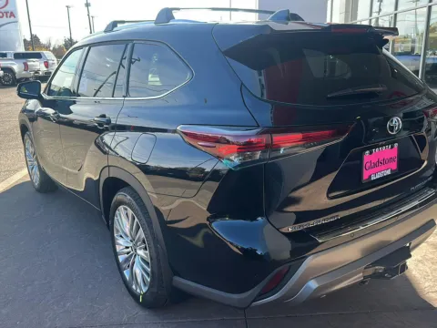 Photos of 2026 Toyota Highlander Platinum for sale in Gladstone, OR at Toyota of Gladstone