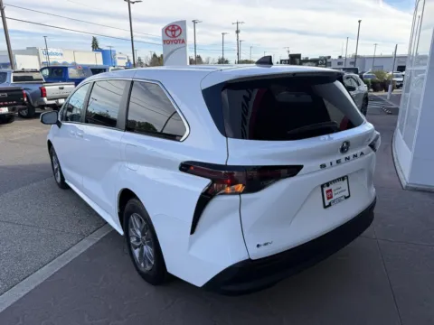 More photos of 2025 Toyota Sienna LE at Toyota of Gladstone, OR