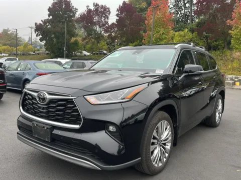Black 2023 Toyota Highlander Platinum for sale in Gladstone, OR