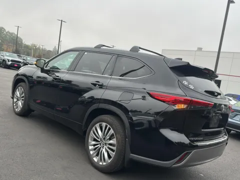 Photos of 2023 Toyota Highlander Platinum for sale in Gladstone, OR at Toyota of Gladstone