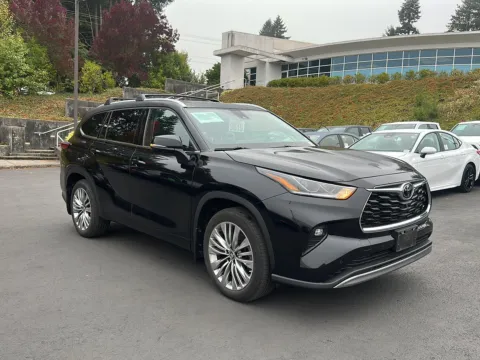 More photos of 2023 Toyota Highlander Platinum at Toyota of Gladstone, OR