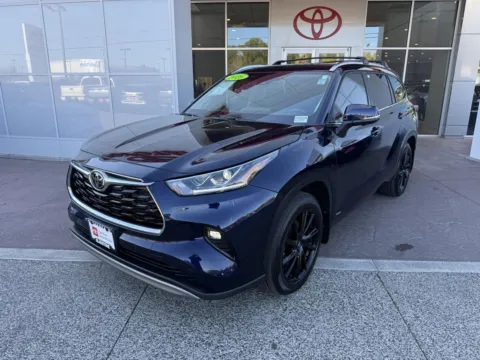 More photos of 2026 Toyota Highlander Hybrid Platinum at Toyota of Gladstone, OR