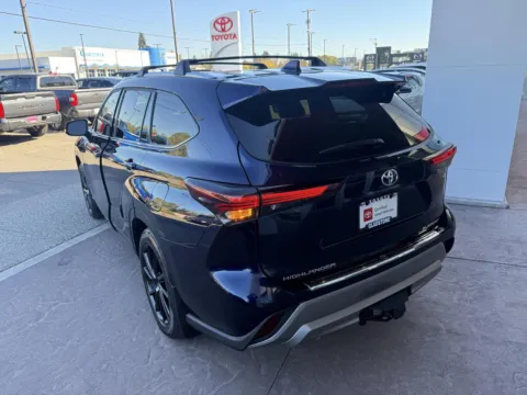 More photos of 2026 Toyota Highlander Hybrid Platinum at Toyota of Gladstone, OR