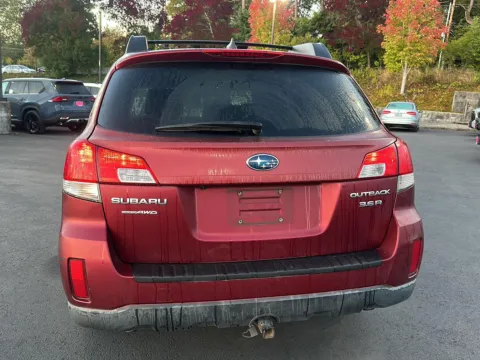 More photos of 2012 Subaru Outback 3.6R Limited at Toyota of Gladstone, OR